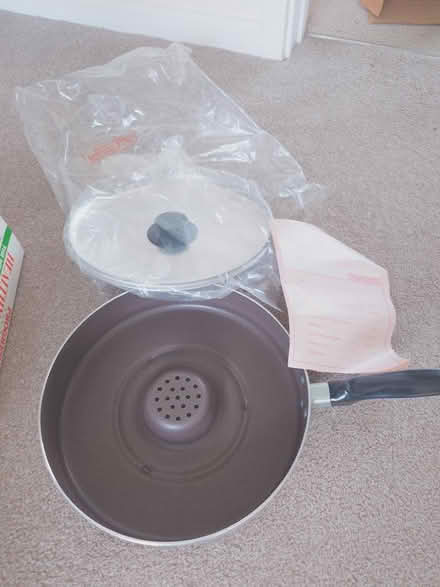Photo of free Dry roast fry pan with lid unused (Putnoe MK41) #1