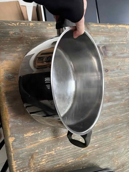 Photo of free Pot (broken handle) (Fulham SW6) #1