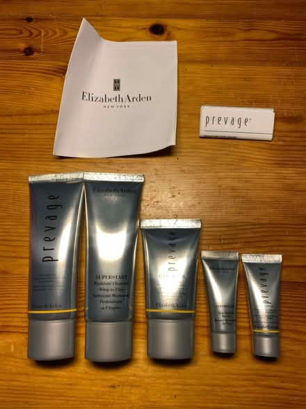 Photo of free Elizabeth Arden Glamour Gift Set (AL4) #4