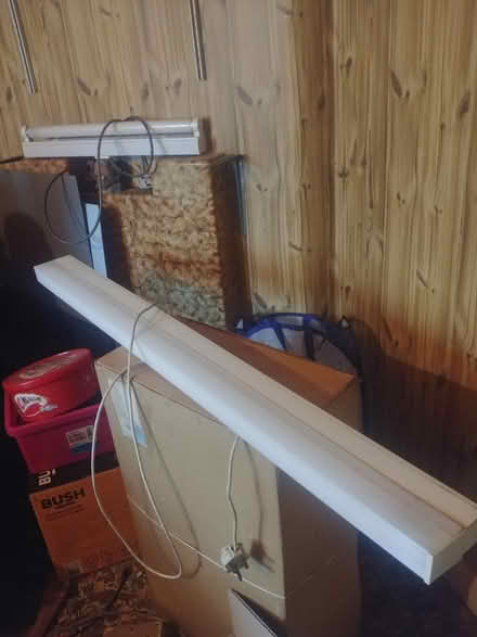 Photo of free 2 free standing fluorescent lights (Nr South Norwood Lakes SE19) #1