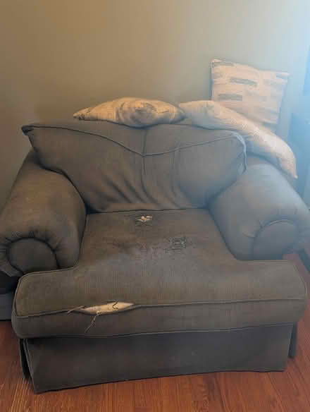 Photo of free Green chair (Braddock heights) #1