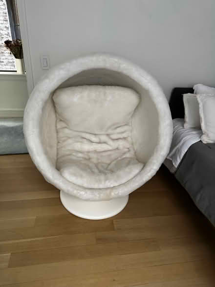Photo of free Cozy chair (Gramercy) #1