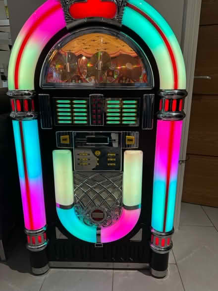 Photo of free Steepletone cd jukebox ( faulty) (Goffs oak EN7) #1