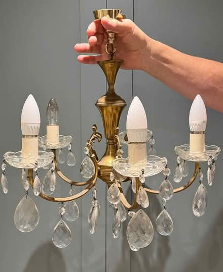 Photo of free 5-arm Chandelier-type ceiling light (East Marden) #1