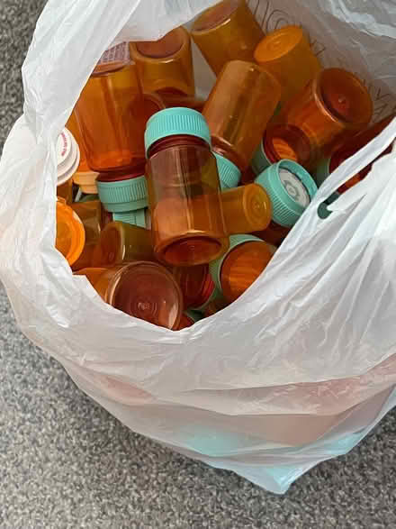Photo of free prescription bottles (St Petersburg, Meadow Lawn.) #1