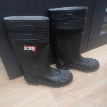 Photo of free Black size 41 (7) wellingtons (Hampreston BH22) #3