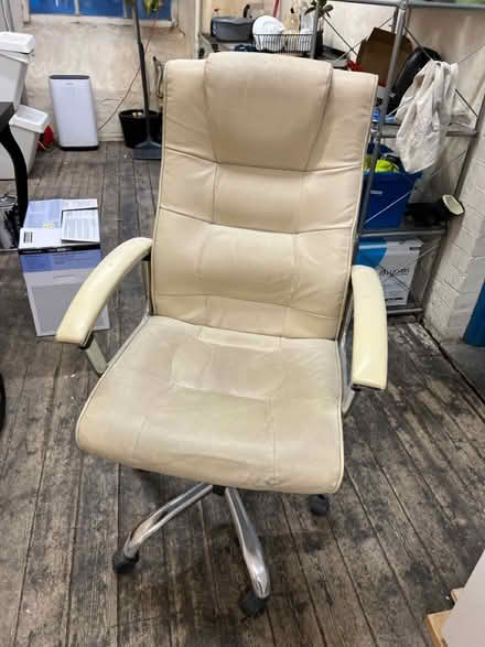 Photo of free cream leather office chair (City Centre M1) #1