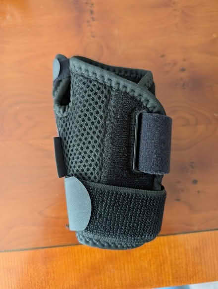 Photo of free Thumb / wrist brace (OX4 - Iffley / Cowley) #1