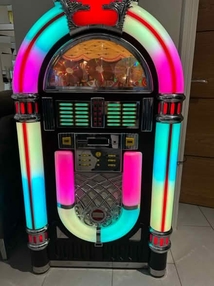 Photo of free Steepletone cd jukebox ( faulty) (Goffs oak EN7) #2