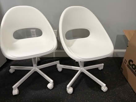 Photo of free 2 ikea plastic snille(?) chairs (Wellesley near Middle School) #1