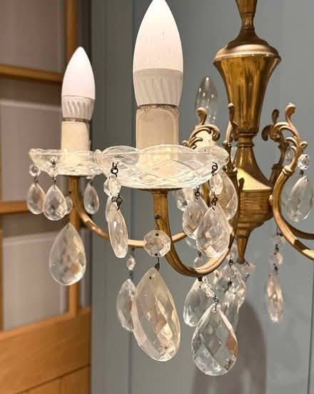 Photo of free 5-arm Chandelier-type ceiling light (East Marden) #2