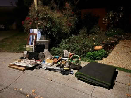 Photo of free Curb alert Free stuff (3998 Bibbits Dr. Palo Alto) #1