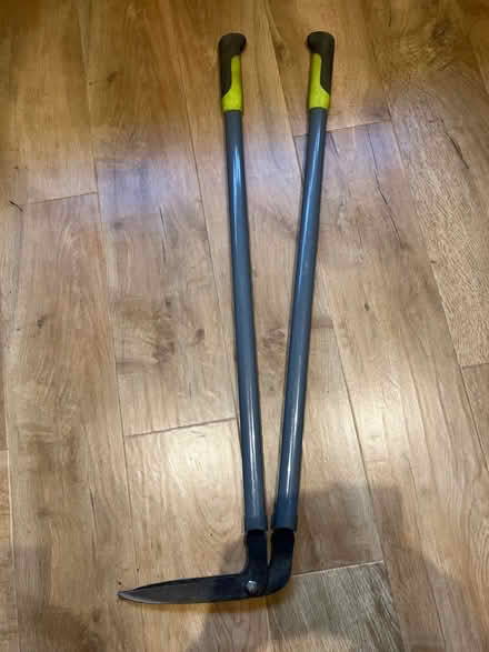 Photo of free Long-handled edging shears (Little Herberts GL53) #2