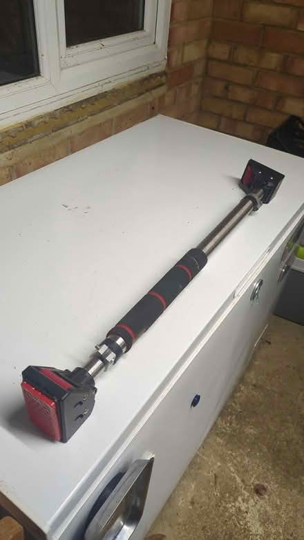 Photo of free Pull up bar (Castlepoint BH8) #1