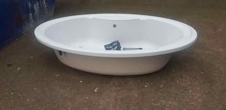 Photo of free Bath tub new outside shoplines (Seven kings IG3) #1