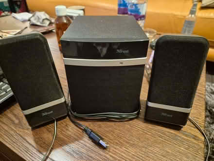 Photo of free PC Speakers keyboard & Webcam (Far Banks PR9) #1