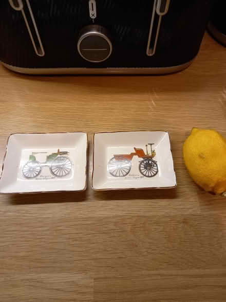 Photo of free 2 x little dishes (Roundhill area brighton) #1