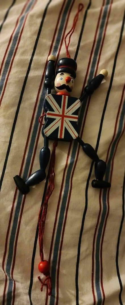 Photo of free British Bobby ornament (Gates/Chili) #1