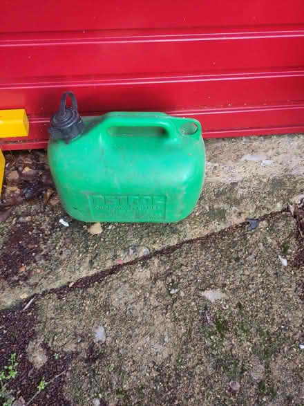 Photo of free 5l fuel can (Hampton) #1
