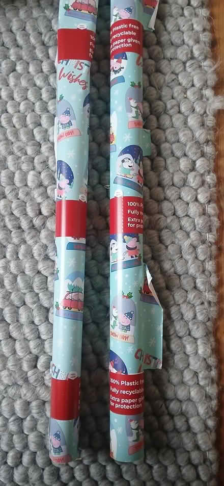 Photo of free 2x rolls peppa pig xmas paper (CT11) #1