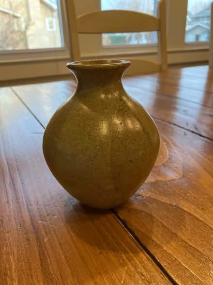 Photo of free Small vase (Havertown) #1