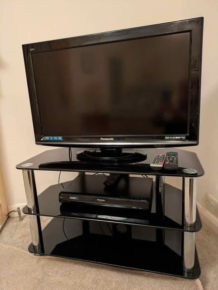 Photo of free TV and stand (Havant/Bedhampton PO9) #1