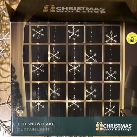 Photo of free Snow flakes lights (AL1 near Morrisons) #2