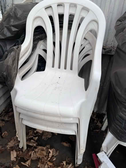 Photo of free Outdoor table and chairs (TW20) #2