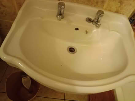 Photo of free White bathroom suite (BT10) #4