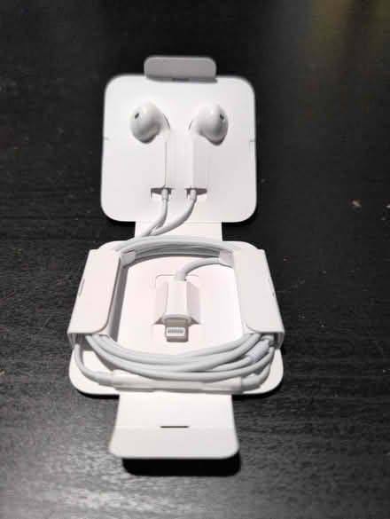 Photo of free iPhone headphones (Brentwood) #1