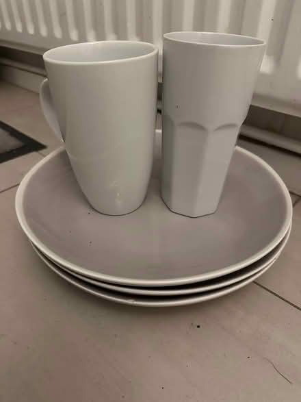 Photo of free bowl, plates and cups (Guildford GU2) #2