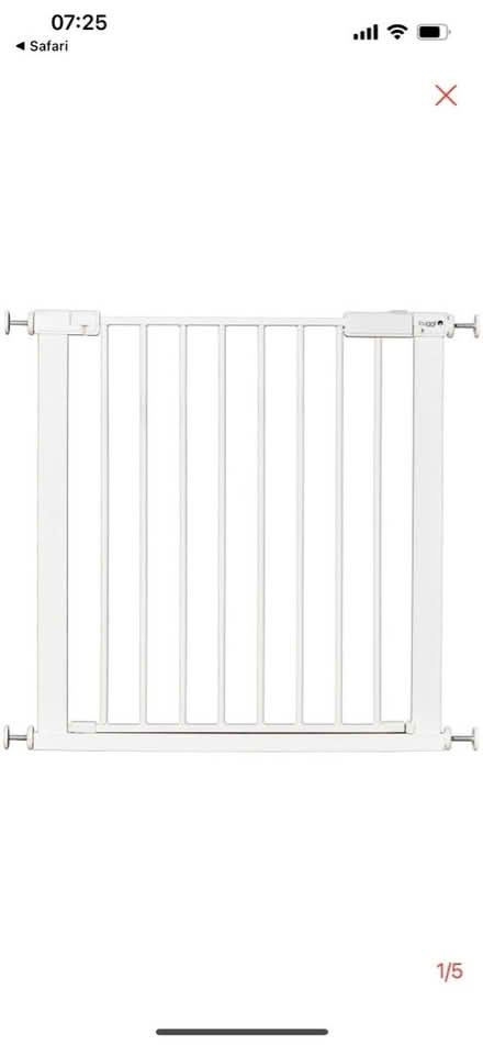 Photo of Pressure/tension safety gate (Warwick (Nelson Lane) CV34) #1