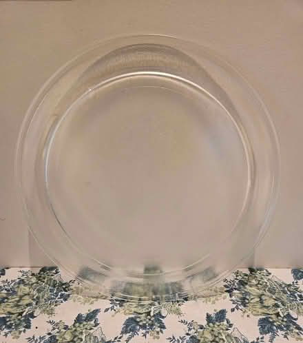 Photo of free Glass turntable for microwave (Wallingford) #1