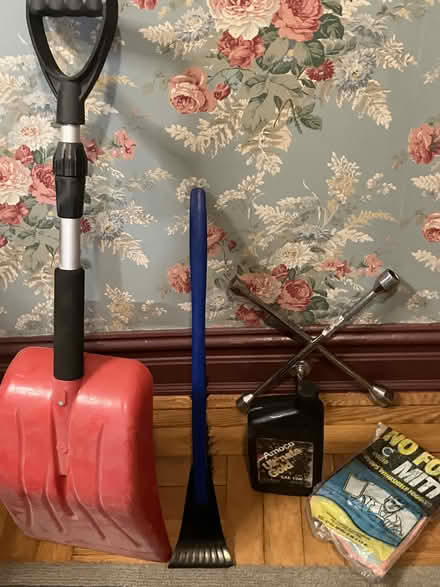 Photo of free Winter Car Stuff (Riverdale (north of Inwood)) #1