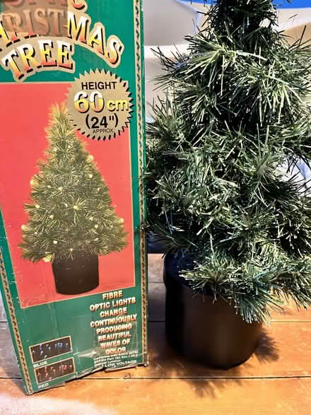 Photo of free Not working* fake xmas tree (BT6) #1