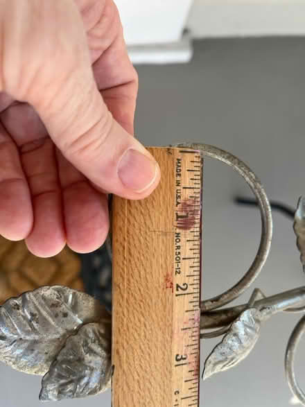 Photo of free Long, low decorative holder (Downtown Mountain View) #4