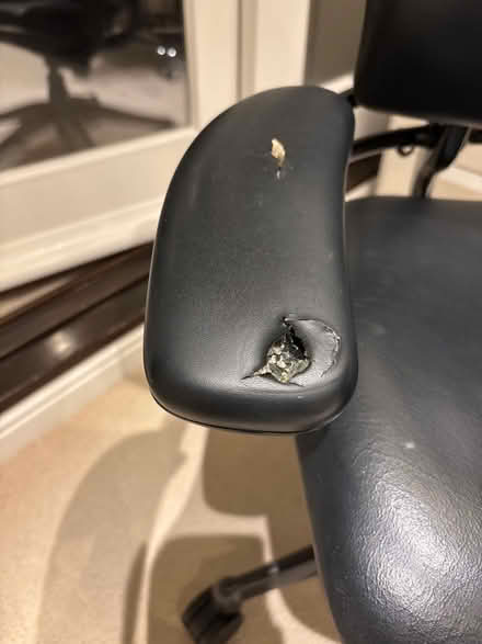 Photo of free Black office (GU9) #1