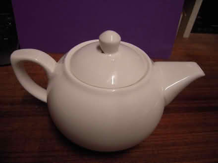 Photo of free White China Teapot for 4 cups (Maidenhead SL6) #1