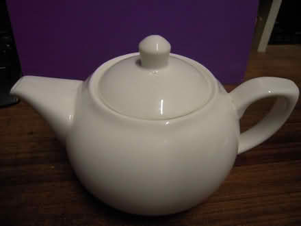 Photo of free White China Teapot for 4 cups (Maidenhead SL6) #2