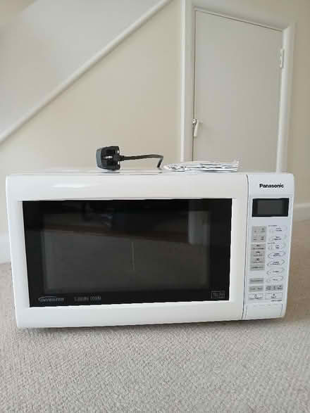 Photo of free 1000W microwave oven with oven & grill (Emsworth PO10) #1