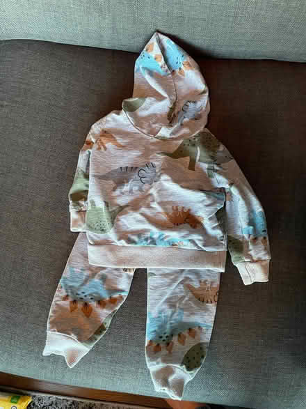 Photo of free 9 to 12 month outfit (Thringstone LE67) #1