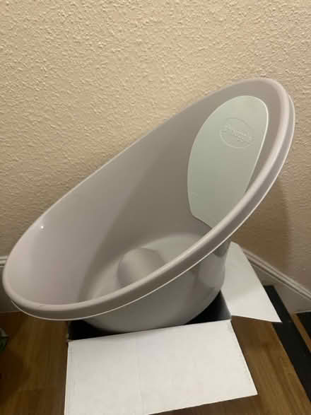Photo of free Shnuggle baby bath beige (Highgate London) #1
