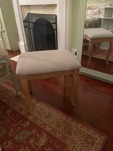 Photo of free Stool (N11 2AU alexandra palace) #1