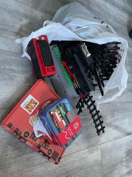 Photo of free Train with tracks and tins (Fairbrae EH11) #1