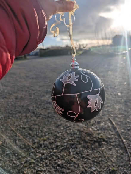 Photo of free 6 x large Christmas baulbles (Tq109ez) #1