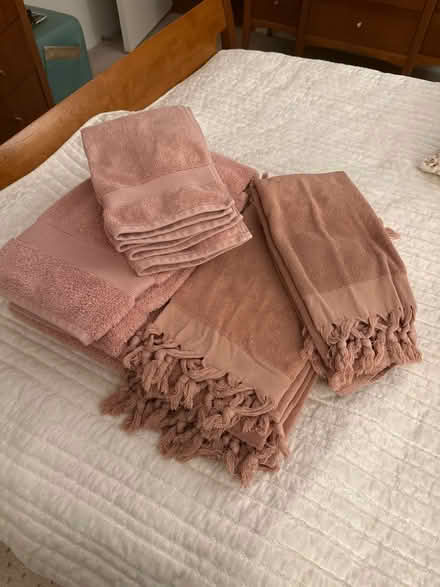 Photo of free 2 Towel sets (Yonkers/ Bronxville) #1