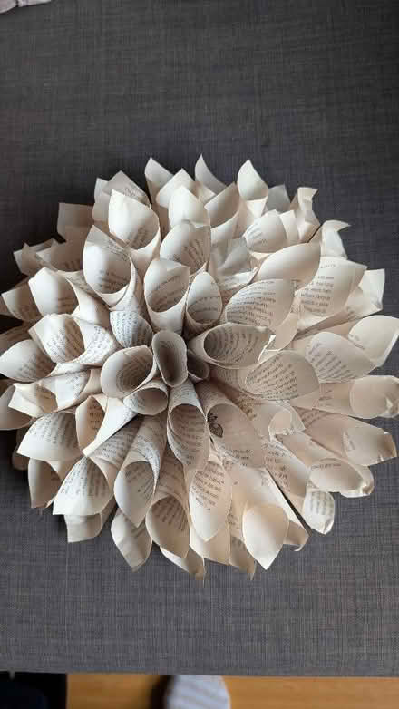 Photo of free Book fold paper wreath (The Camp AL4) #1