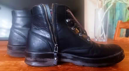 Photo of free WINTER BOOTS -- fits MENS Size 9 (Parliament & Wellesley Streets) #2