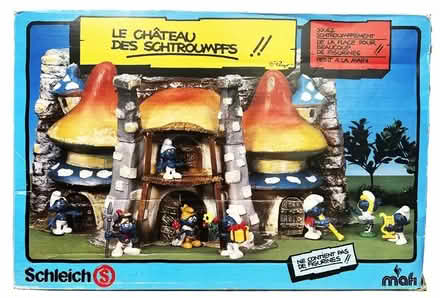 Photo of Smurfs old figures furniture (Eastbourne BN21) #2