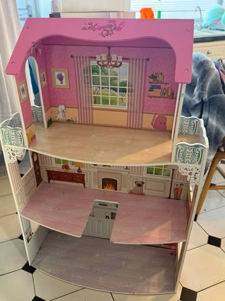 Photo of free Big doll house (S12) #1